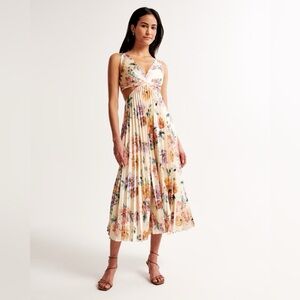 Abercrombie A&F Giselle Pleated Cutout Maxi Dress in Floral